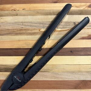 Cricket X2 flat iron. Good condition